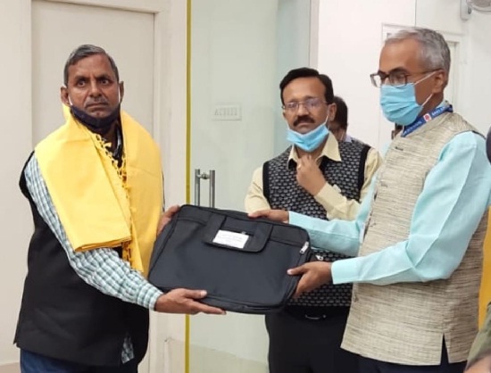 सेवानिवृत्त रेलकर्मियों का “समापक भुगतान एवं विदाई समारोह” का आयोजन