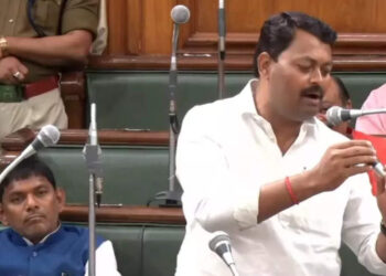 बिहार विधानसभा में हुए माइक कांड की पूरी कहानी…