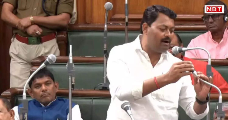 बिहार विधानसभा में हुए माइक कांड की पूरी कहानी…