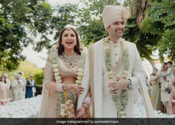 परिणीति की चुनरी में दिखा राघव का नाम