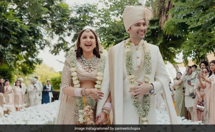 परिणीति की चुनरी में दिखा राघव का नाम