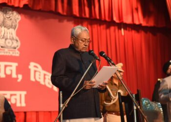 बिहार में फिर से नीतीश कुमार ने 9वीं बार लिया सीएम पद की शपथ