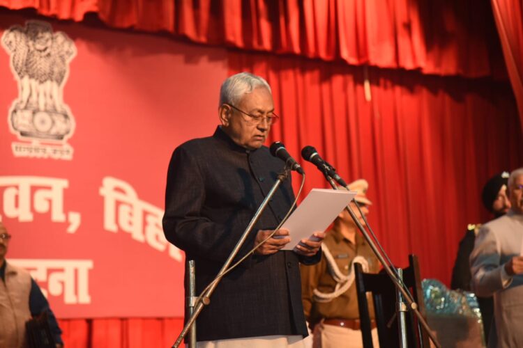 बिहार में फिर से नीतीश कुमार ने 9वीं बार लिया सीएम पद की शपथ