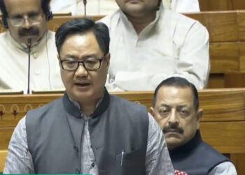 लोकसभा में हुआ वक्फ संशोधन विधेयक पेश, कांग्रेस ने जमकर किया हंगामा