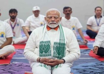 विशाखापत्तनम में PM मोदी का योग संदेश, तनाव से गुजर रहा हर एक देश