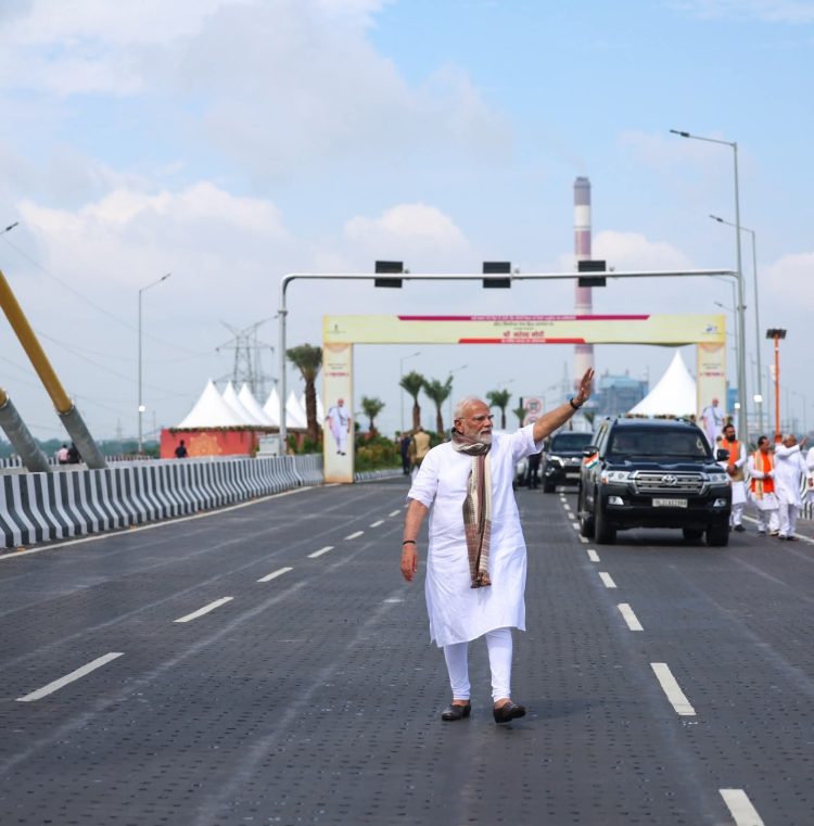 पीएम नरेंद्र मोदी ने बेगूसराय जिले के सिमरिया धाम स्थित गंगा नदी पर औंटा (मोकामा)-सिमरिया (बेगूसराय) के बीच नवनिर्मित 6 लेन गंगा पुल का किया उद्घाटन
