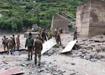 70 फीट मलबे में अपनों की तलाश अधूरी