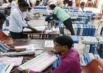 Bihar Chunav Resuबिहार में बैलेट पेपर की गिनती शुरू, रुझानों में NDA आगे
